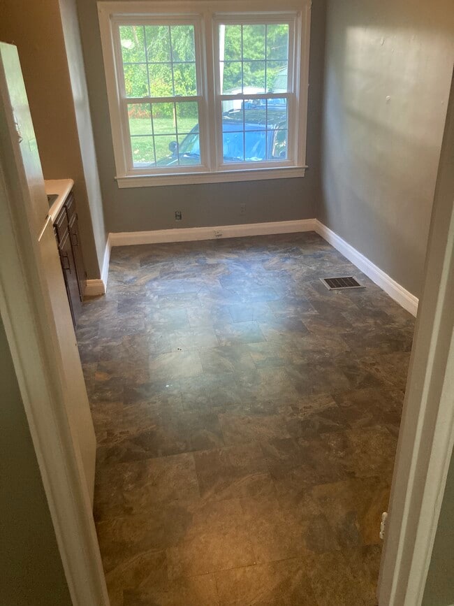 Photo - 4705 Bellevue Ave Unit B