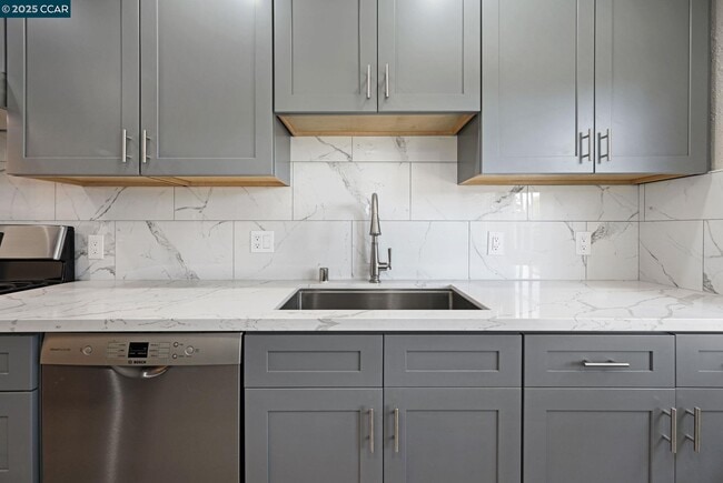 Photo - 880 Audrey Ct