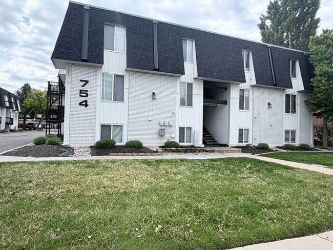 East Millcreek 2 bed 1 bath Condo - East Millcreek 2 bed 1 bath Condo Unit APT 16