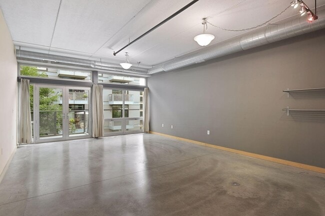 Photo - 710 N 4th St