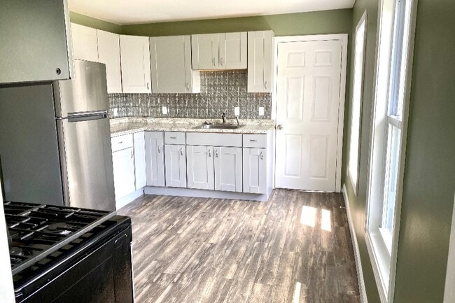 Building Photo - 25 6th St Unit 25B Rental