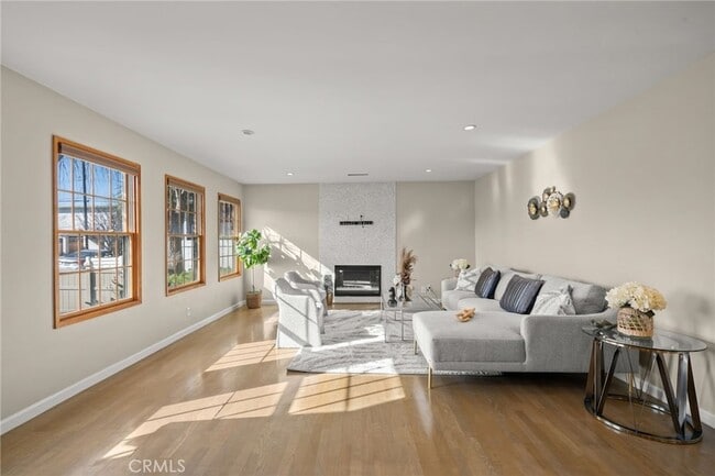 12313 Alberta Dr