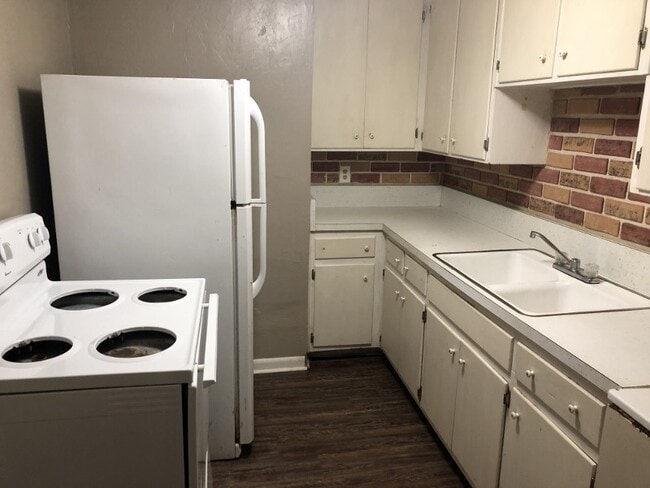 Photo - 821 Edgewood St