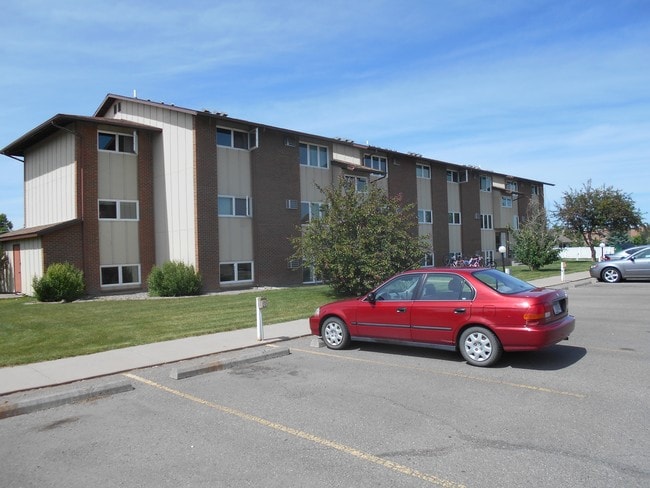 Pines Apartments - Pines Apartments