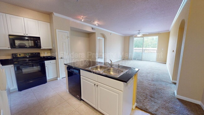 Building Photo - 8539 Gate Pkwy W Unit 9239