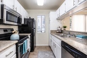 2BR, 1BA - 876SF - Kitchen