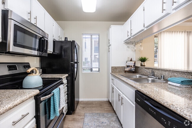 2BR, 1BA - 876SF - Kitchen