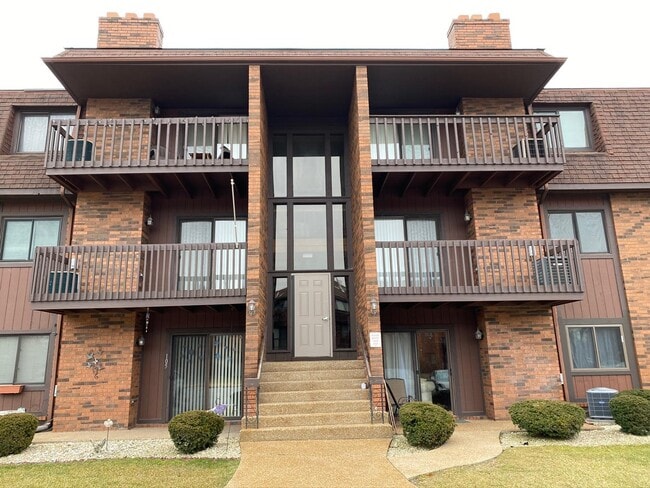 Building Photo - 2013 45th St Unit 304