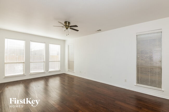 Photo - 1101 Sunderland Ln