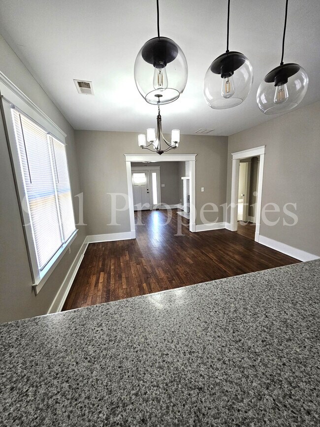 Photo - 797 S Cox St