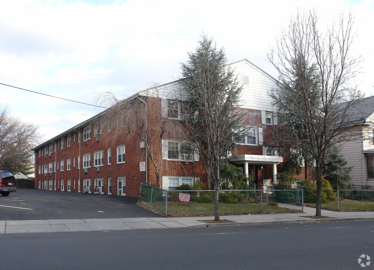 Photo - 324 Washington Ave Apartments