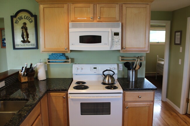 Photo - 46 Conanicut Rd