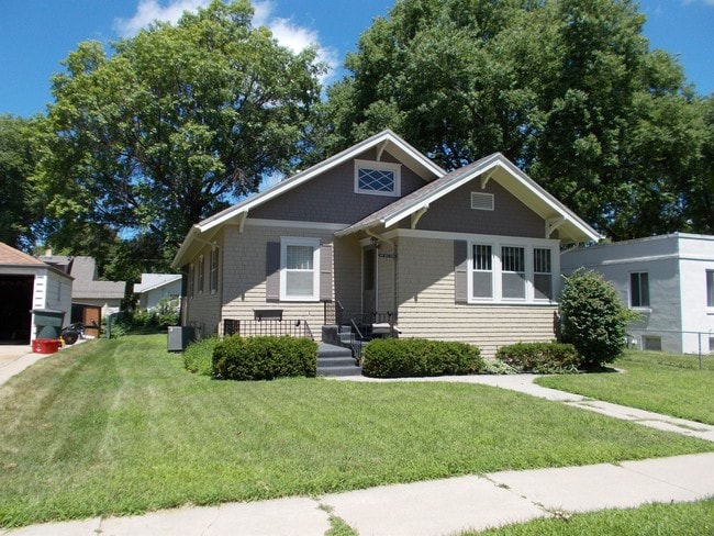 Building Photo - 1408 W Koenig St