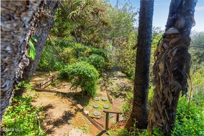 Photo - Must see this luxurious short-term, furnis...