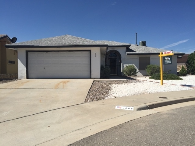 Building Photo - East El Paso 3 bed 2 bath Refrig A/C