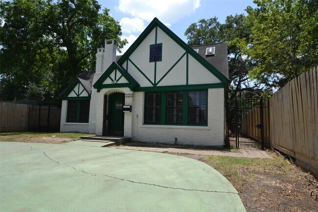 Photo - 2135 Bissonnet St