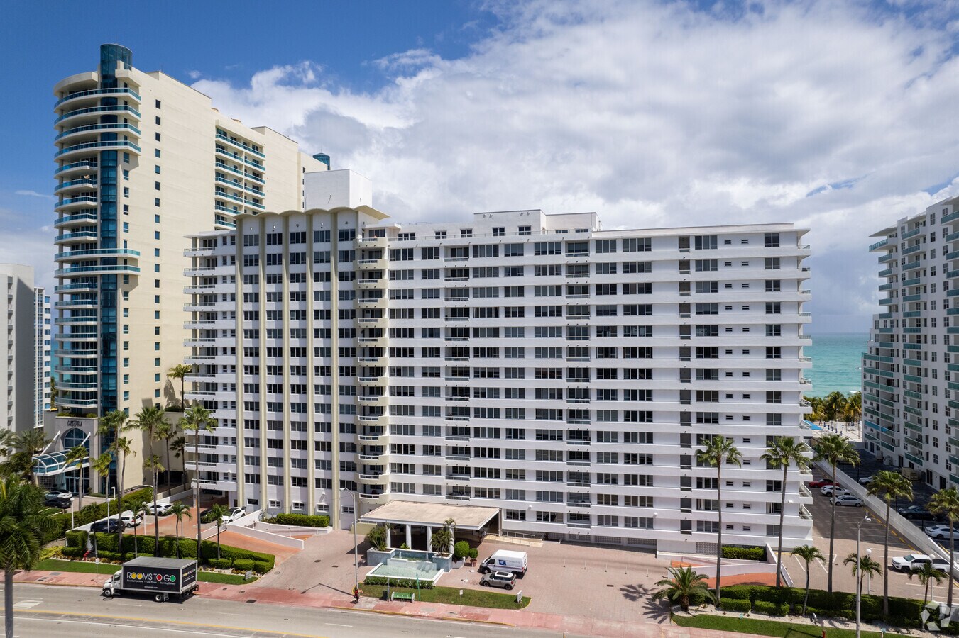 Photo - Carriage Club North