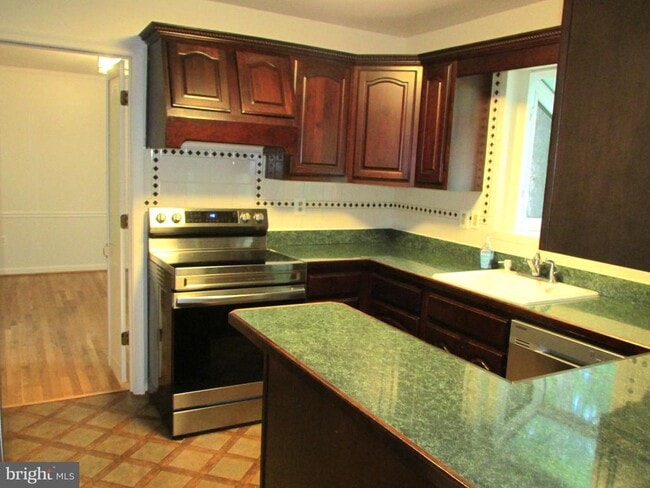 Photo - 8710 Nero St