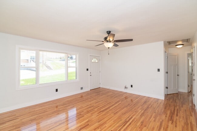 Photo - 110 N Bluff St
