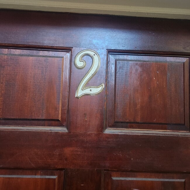 Building Photo - 468 Beaumont St Unit 2