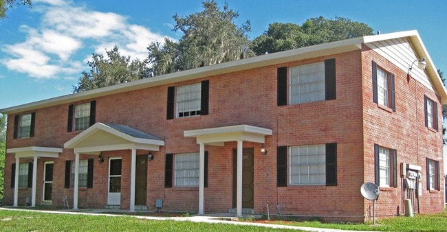 Photo - Lake Ariana Apartments
