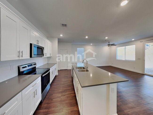 Photo - 642 N Water St