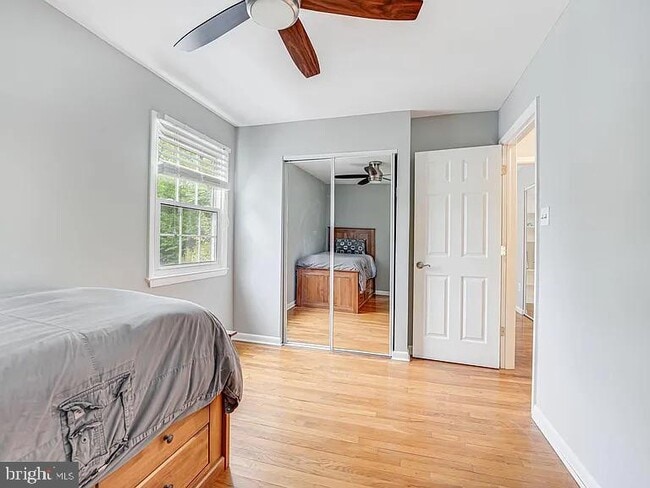 Photo - 2221 Senseney Ln
