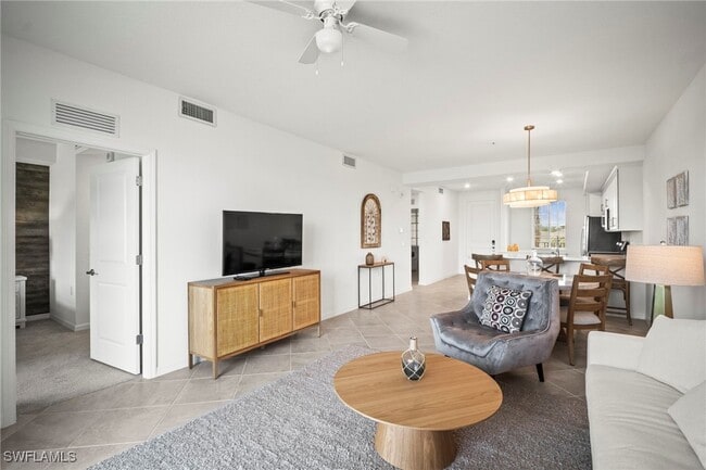 Building Photo - 15285 Grn Acrs Ave Unit 424