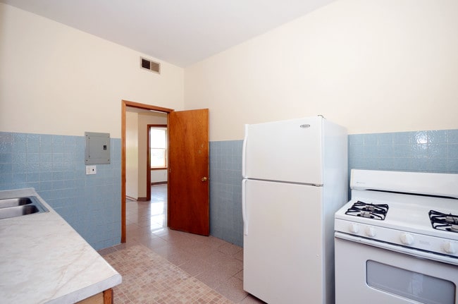 Building Photo - 1414 W Wilson Ave Unit 2W Rental