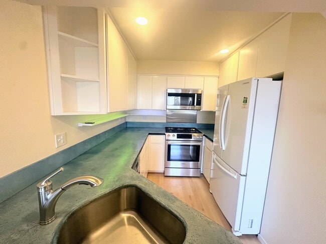 Photo - 339 Ravenwood Pl