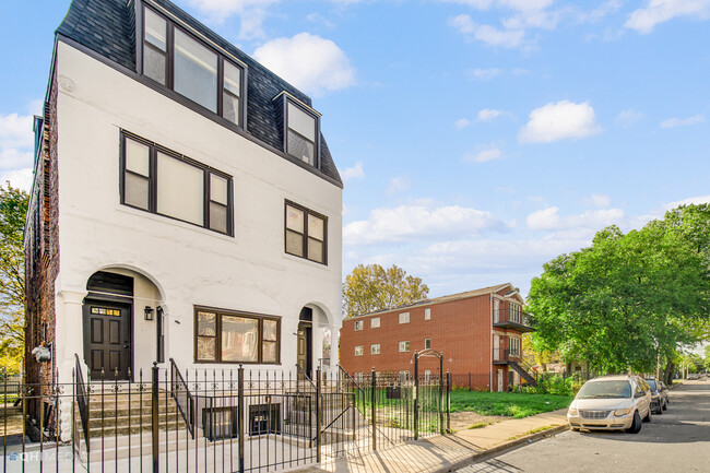 Photo - 2735 W Polk St Condo