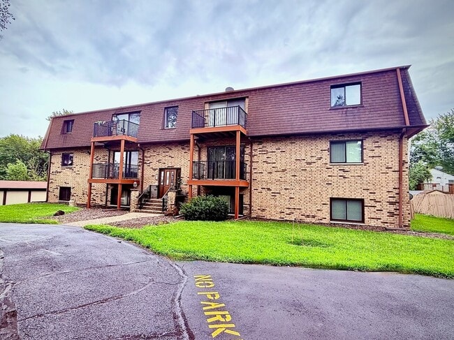 Building Photo - 5102 25th Ave Ct Unit 201