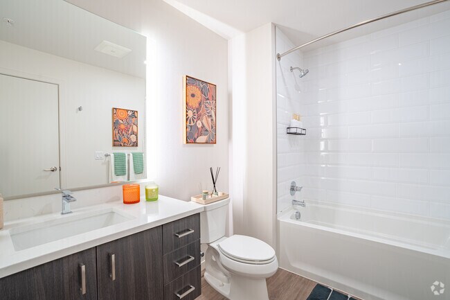 2BR-2BA-1161SF-E02A-Bathroom