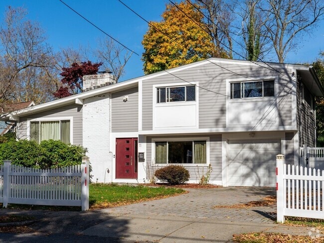 Building Photo - 11 Mildred Rd Rental