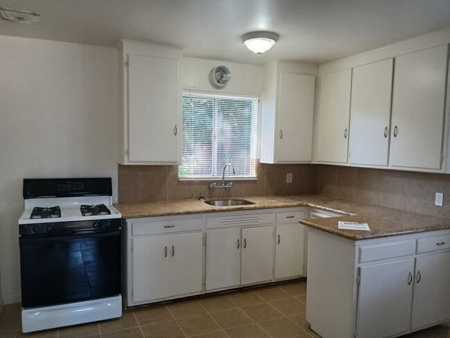 Photo - 827.5 El Terino Ave