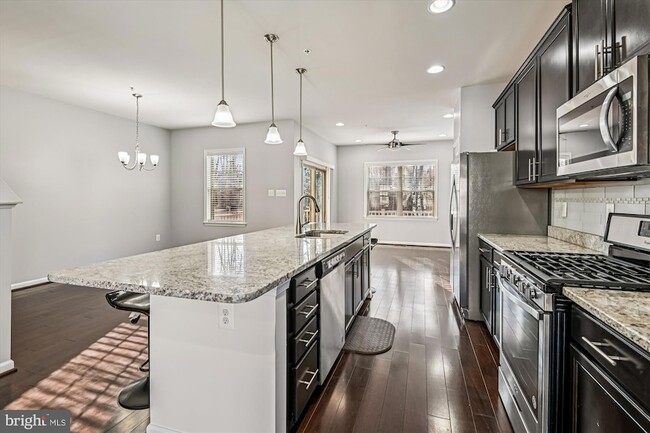 Photo - 7523 Holly Ridge Dr