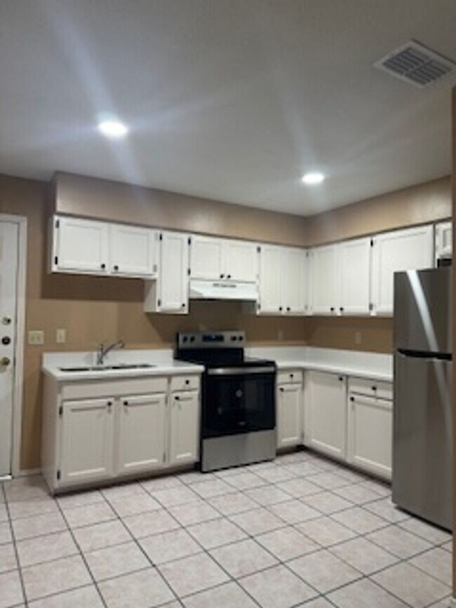 Photo - 1410 State St