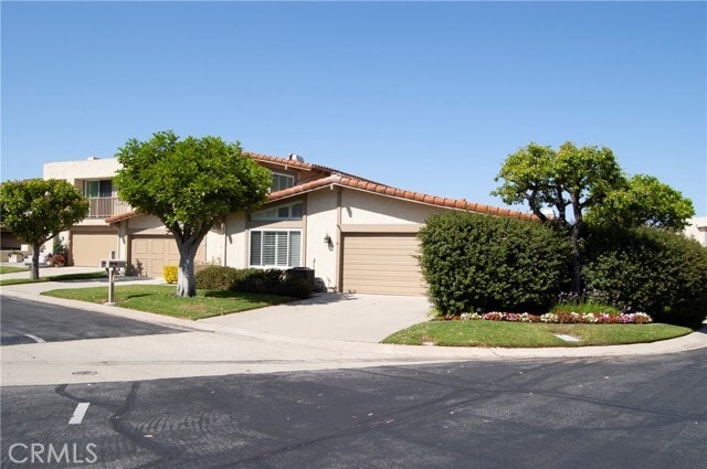 2 Hilltop Cir  