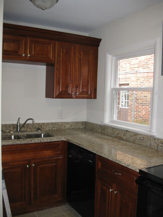 Photo - 430 Staten St Unit 4