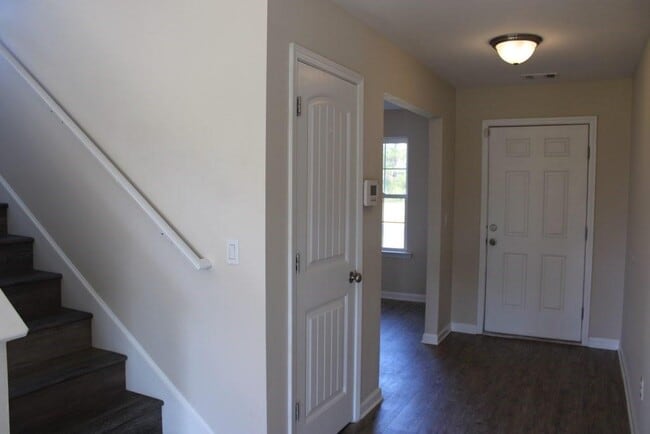 Photo - 119 Roswell Dr W