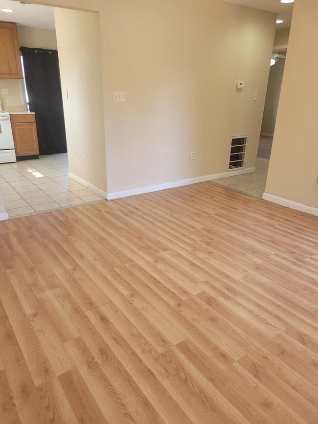 Photo - 301 N Greenbriar Rd