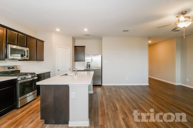 Photo - 780 Evergreen St