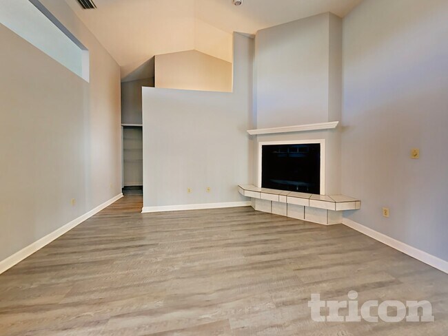 Photo - 2913 James Melvin Dr