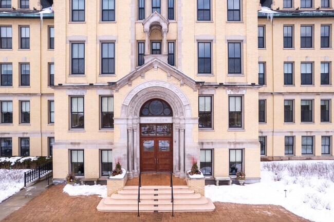Entrance - Mallinckrodt in the Park