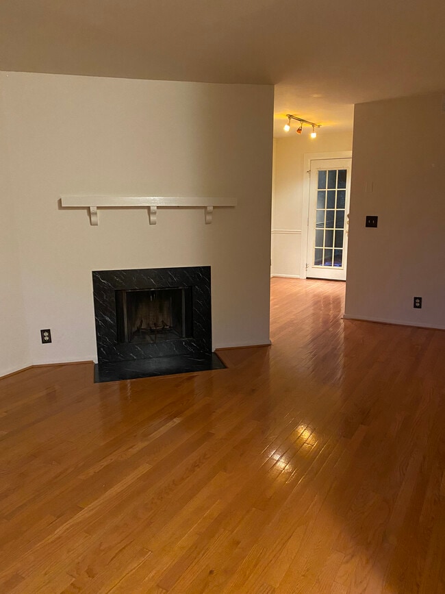 Living room - 4641 28th Rd S Unit B