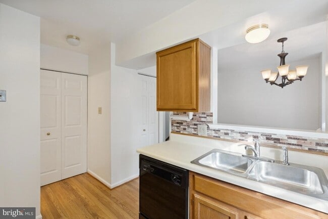 Photo - 18221 Fox Chase Cir