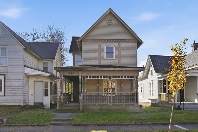 Building Photo - Newly Updated 3-Bedroom Home with Modern U...