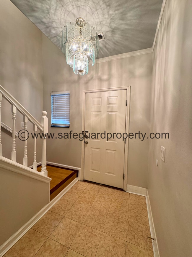 2414 Shady Red Ct