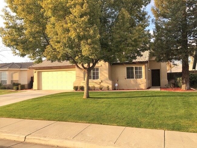 Building Photo - Beautiful 3 Bed 2 Bath in Riverlakes Community - Northwest Bakersfield- $2,450 Rent