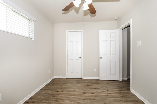 Photo - 16738 N Gull Dr